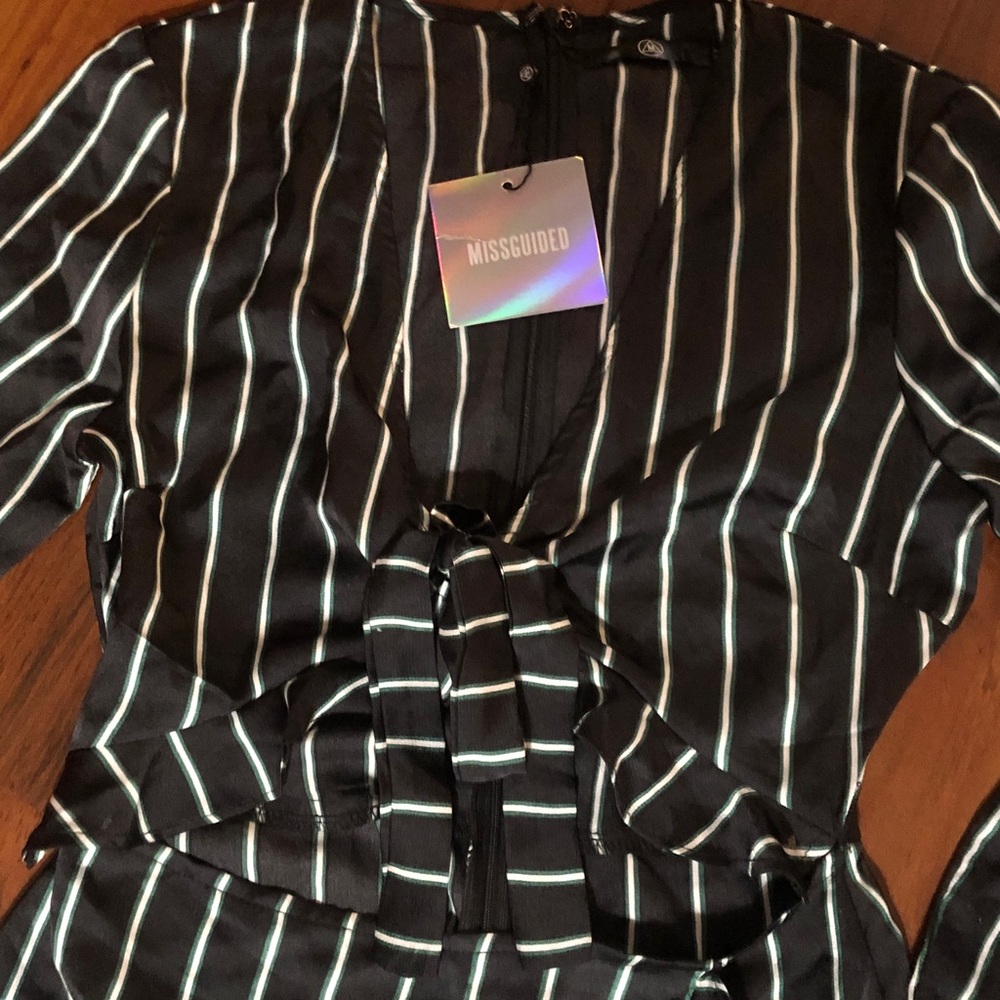 Missguided. Black and White Long Sleeve Dresses - Picture 6 of 6